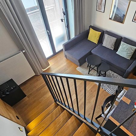 Enjoy Harrachov - Atraktivní klidný klimatizovaný apartmán 20 v centru Harrachova s wallboxem EV, herní konzolí, Ipad, Netflix, výhledem do zahrady a na romantický kostelík Exterior foto
