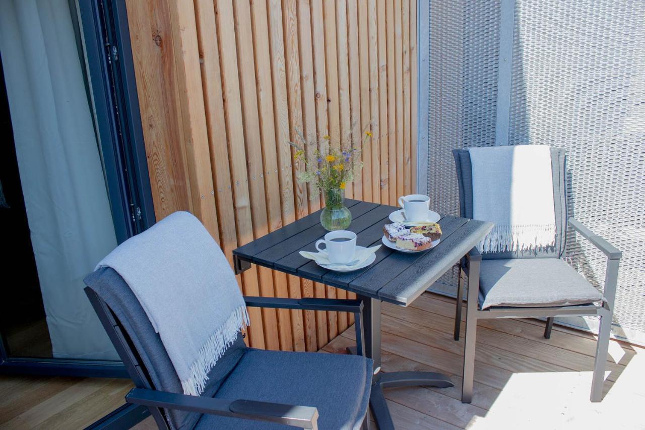 Enjoy Harrachov - Atraktivní klidný klimatizovaný apartmán 20 v centru Harrachova s wallboxem EV, herní konzolí, Ipad, Netflix, výhledem do zahrady a na romantický kostelík Exterior foto