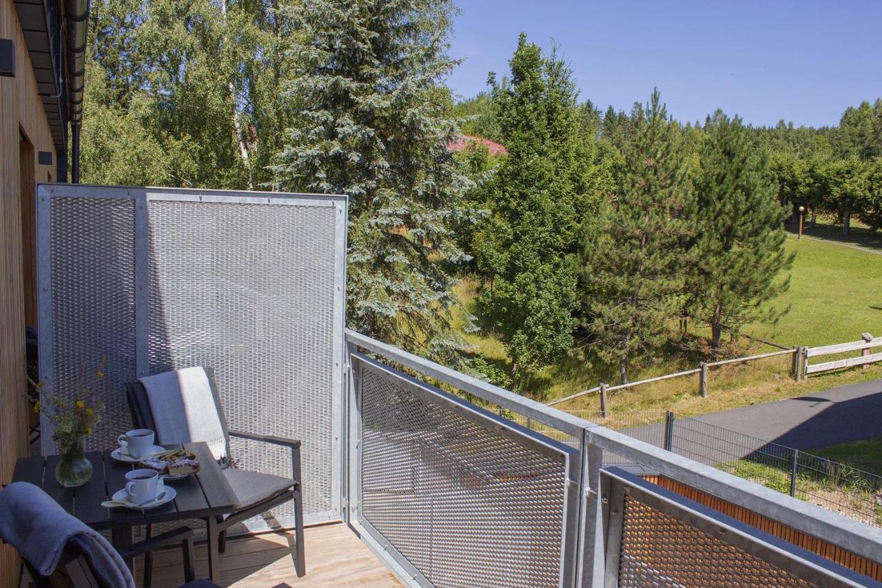 Enjoy Harrachov - Atraktivní klidný klimatizovaný apartmán 20 v centru Harrachova s wallboxem EV, herní konzolí, Ipad, Netflix, výhledem do zahrady a na romantický kostelík Exterior foto