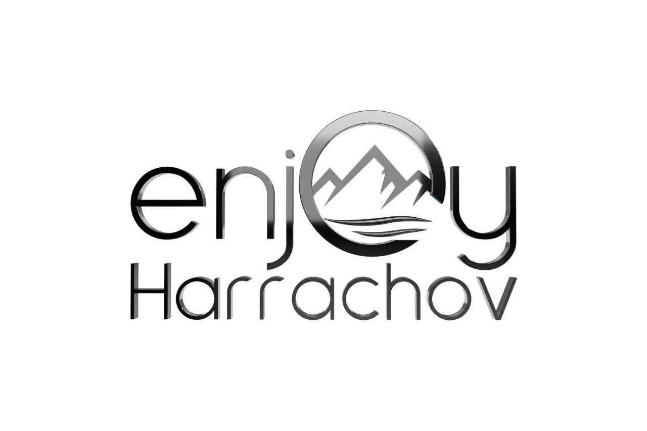 Enjoy Harrachov - Atraktivní klidný klimatizovaný apartmán 20 v centru Harrachova s wallboxem EV, herní konzolí, Ipad, Netflix, výhledem do zahrady a na romantický kostelík Exterior foto