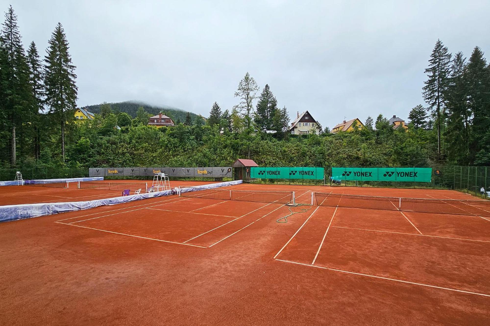 Enjoy Harrachov - Atraktivní klidný klimatizovaný apartmán 20 v centru Harrachova s wallboxem EV, herní konzolí, Ipad, Netflix, výhledem do zahrady a na romantický kostelík Exterior foto