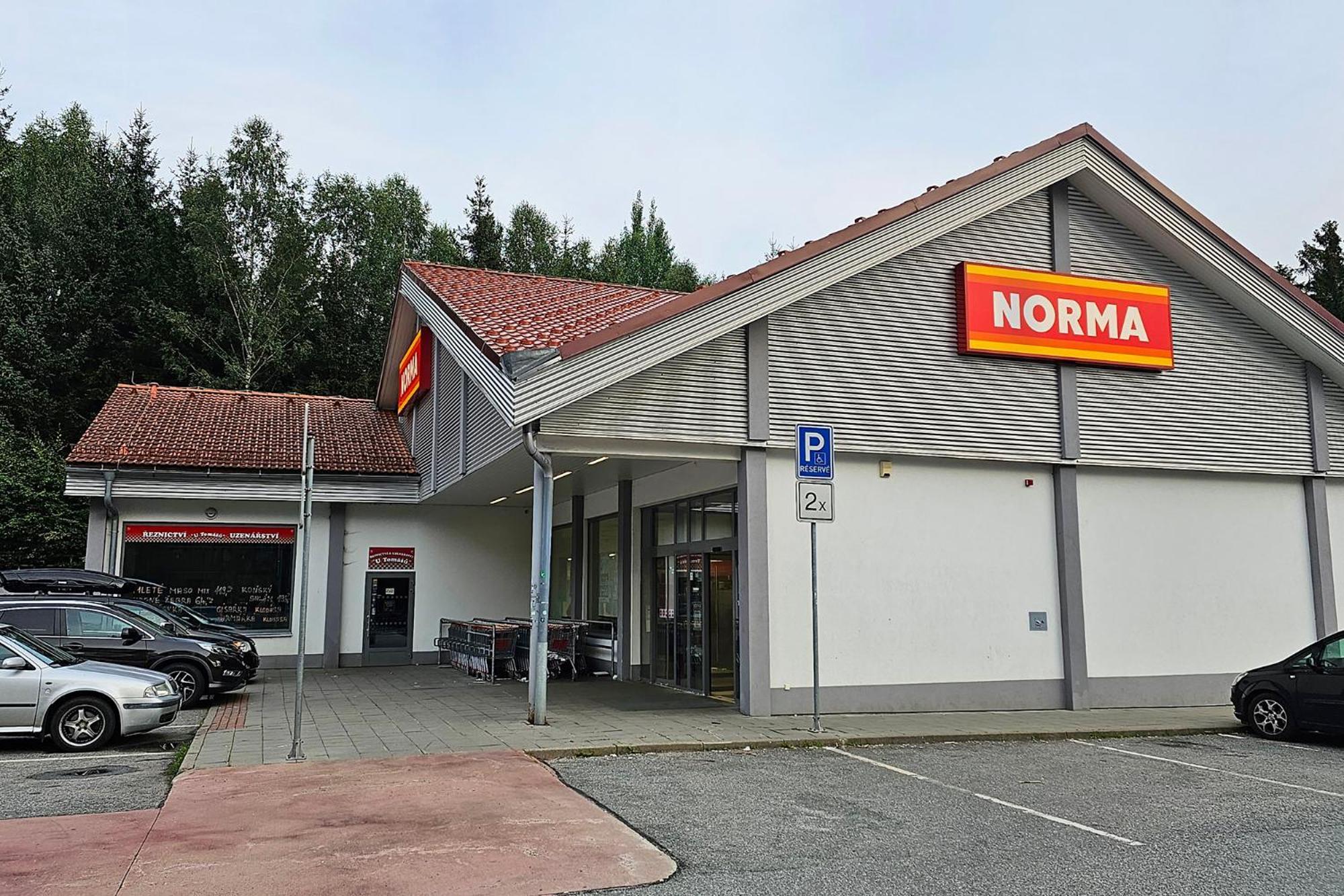 Enjoy Harrachov - Atraktivní klidný klimatizovaný apartmán 20 v centru Harrachova s wallboxem EV, herní konzolí, Ipad, Netflix, výhledem do zahrady a na romantický kostelík Exterior foto