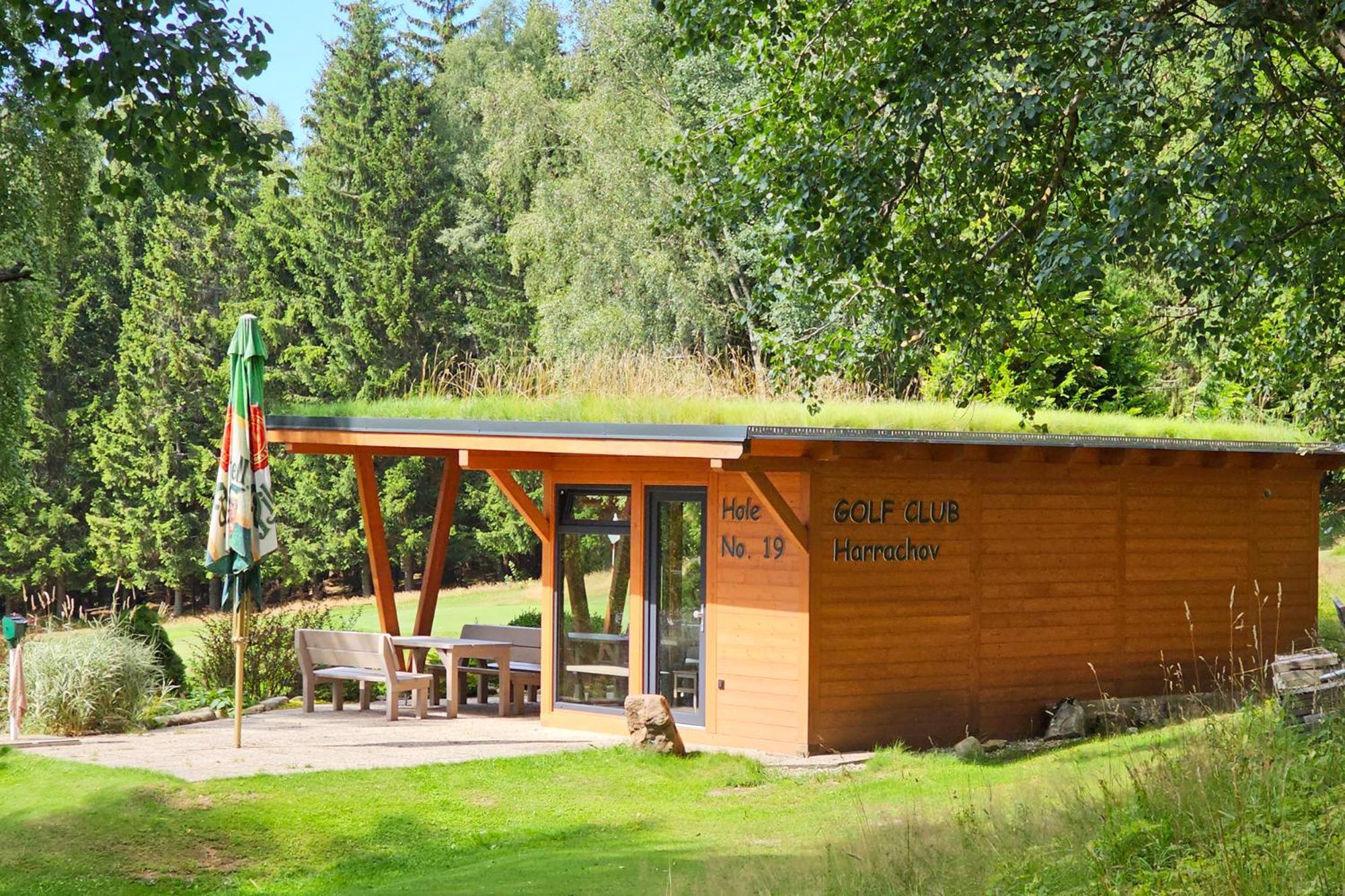 Enjoy Harrachov - Atraktivní klidný klimatizovaný apartmán 20 v centru Harrachova s wallboxem EV, herní konzolí, Ipad, Netflix, výhledem do zahrady a na romantický kostelík Exterior foto