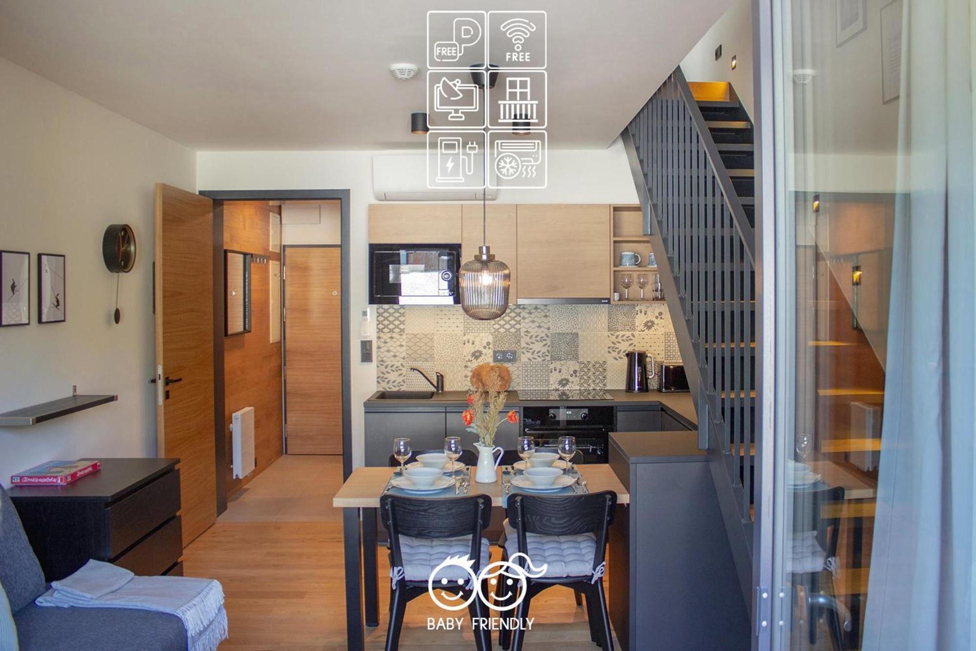Enjoy Harrachov - Atraktivní klidný klimatizovaný apartmán 20 v centru Harrachova s wallboxem EV, herní konzolí, Ipad, Netflix, výhledem do zahrady a na romantický kostelík Exterior foto