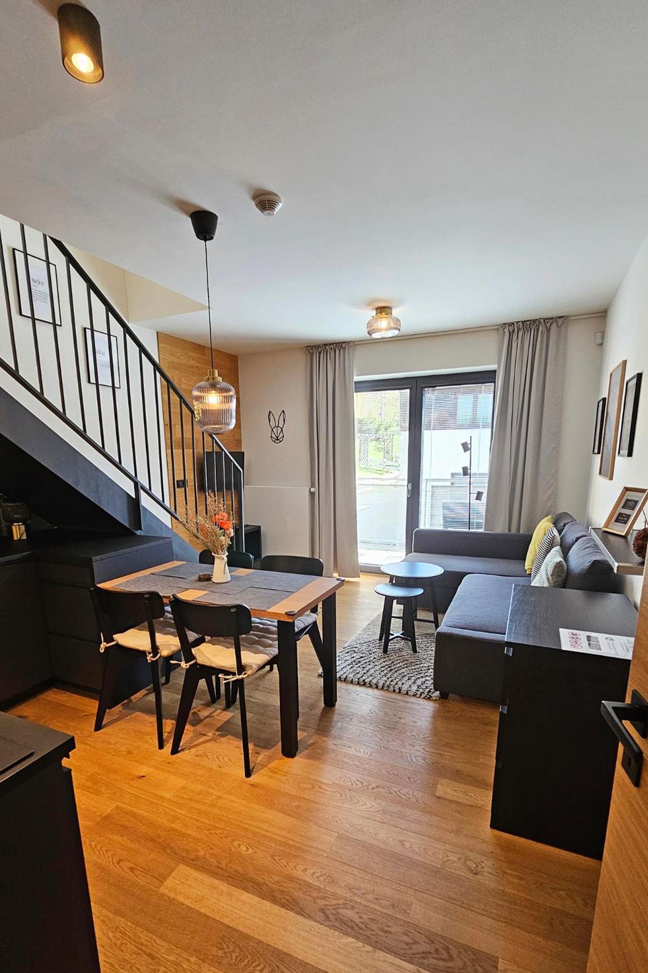 Enjoy Harrachov - Atraktivní klidný klimatizovaný apartmán 20 v centru Harrachova s wallboxem EV, herní konzolí, Ipad, Netflix, výhledem do zahrady a na romantický kostelík Exterior foto