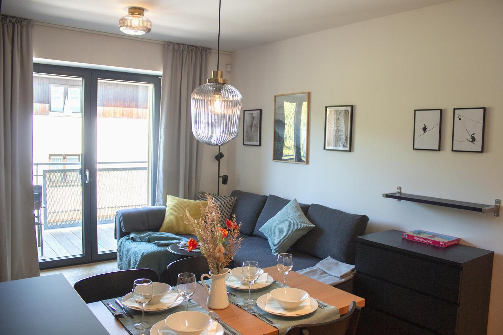 Enjoy Harrachov - Atraktivní klidný klimatizovaný apartmán 20 v centru Harrachova s wallboxem EV, herní konzolí, Ipad, Netflix, výhledem do zahrady a na romantický kostelík Exterior foto